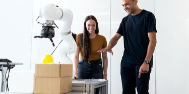 Robots para paquetería: pros y contras | Foto de ThisIsEngineering en PEXELS